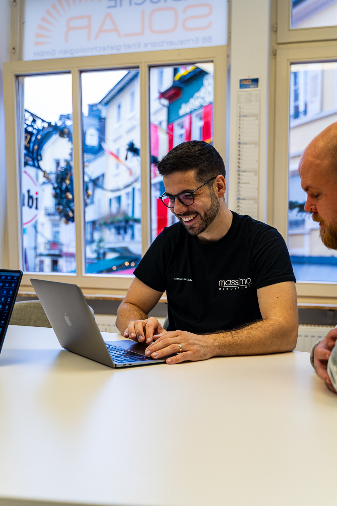 Massimo al lavoro su un sito web per ristorante ad Agropoli